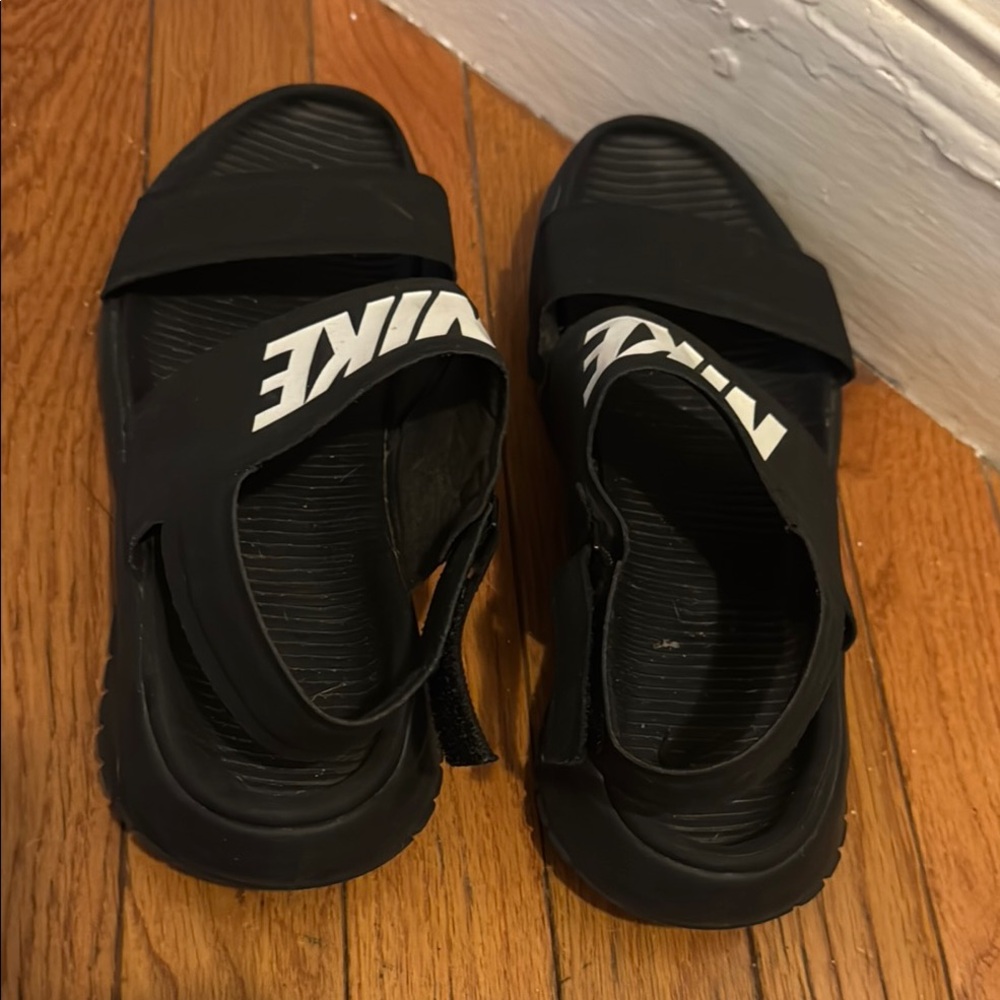 NIKE Black Slide Sandals Classic Comfort women’s size 8 EUC - Picture 3 of 6